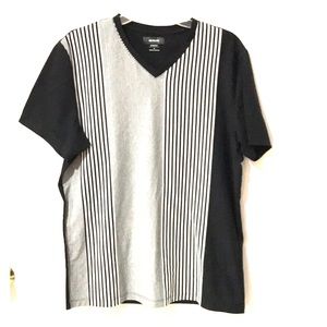 ALFANI BRAND NEW V-NECK TSHIRT SIZE - M